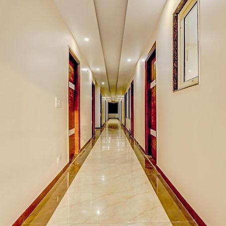 Collection O Hotel Aditya Palace Near Leisure Valley Park 구르가온 외부 사진