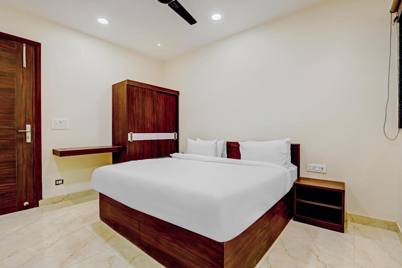 Collection O Hotel Aditya Palace Near Leisure Valley Park 구르가온 외부 사진