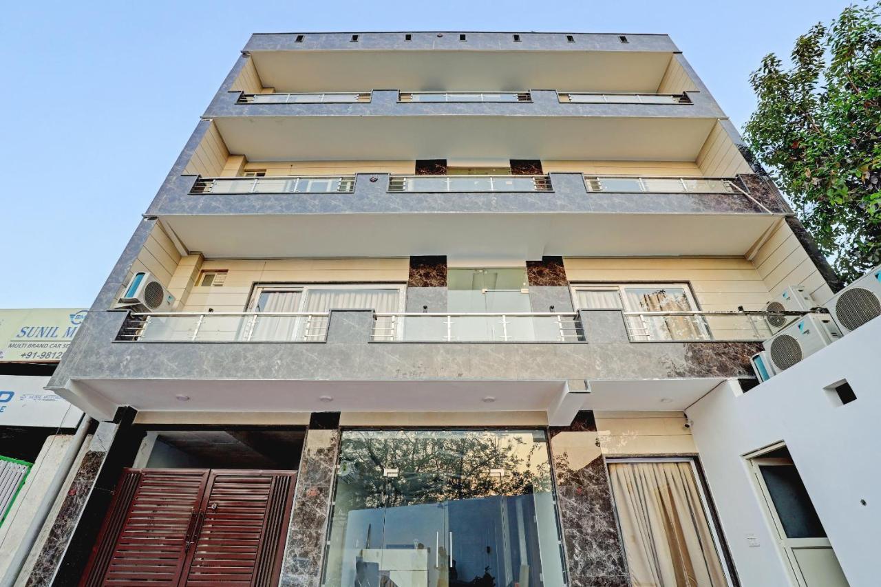 Collection O Hotel Aditya Palace Near Leisure Valley Park 구르가온 외부 사진