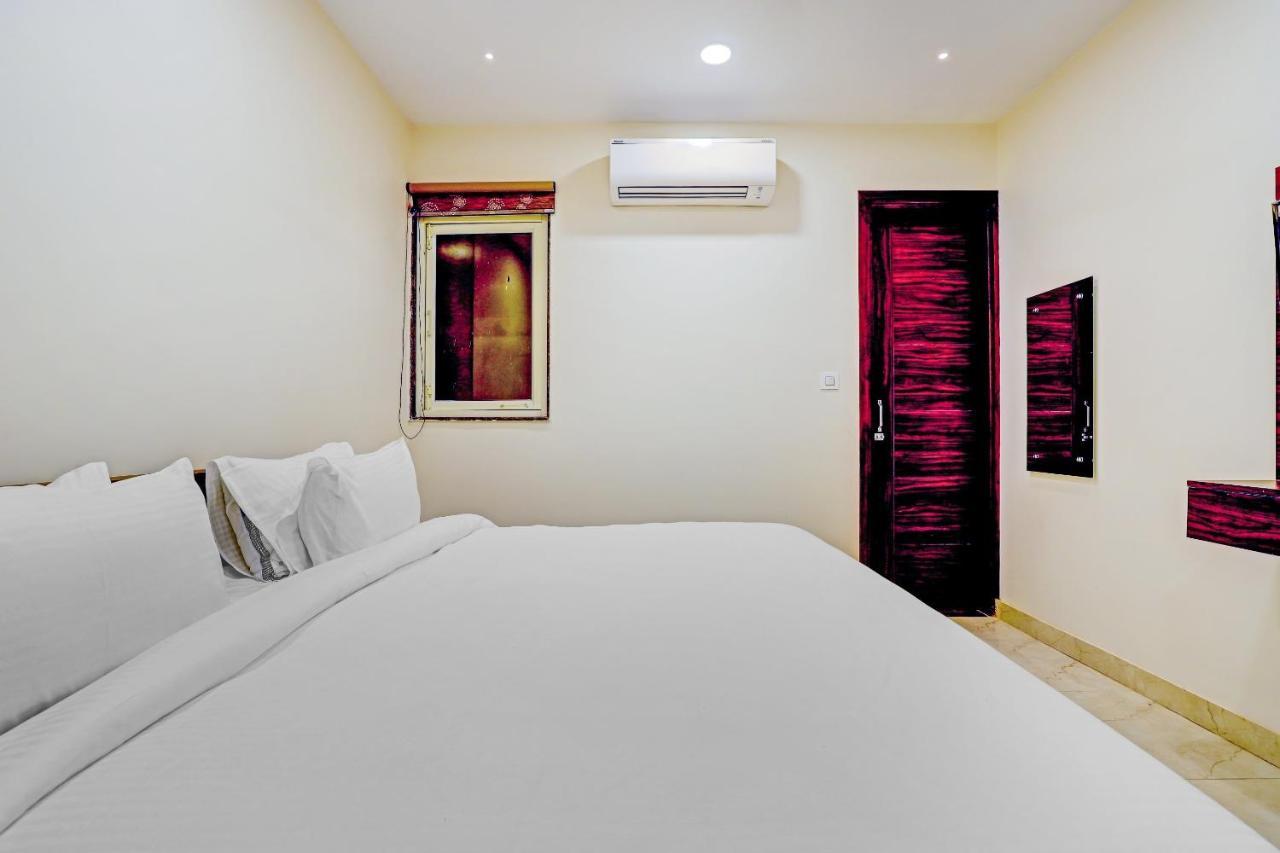 Collection O Hotel Aditya Palace Near Leisure Valley Park 구르가온 외부 사진