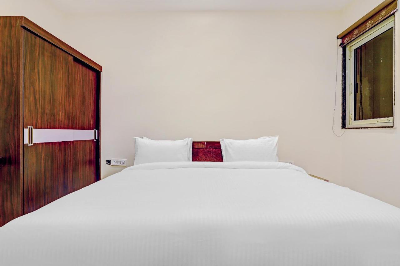 Collection O Hotel Aditya Palace Near Leisure Valley Park 구르가온 외부 사진